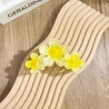 Drei-Blumen-Haarklammer mit gelbem Farbverlauf aus langlebigem Acryl-Material - Dreifache fünfblättrige Blüten / Gelb