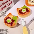 Katzenförmiger Harz-Toast-Anhänger mit Marmelade für DIY-Haarspangen und Basteln - Schoko-Matcha Katze Keks