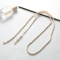 Elegante correa bandolera para móvil de metal dorado y perlas con cierres de langosta - Cadena cruzada / Blanco (K2221)