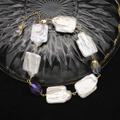 Barockes Perlenarmband mit quadratischem Vintage-Design und lila Perlen Vergoldet - Weiße quadratische Barockperlenarmband