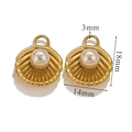 Goldener Muschel-Schmuckanhänger mit weißer Perle und präzisen 18x14mm Maßen - Champagnergold