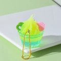 Mini sundae sleutelhanger in blauw verloop met gele room en fruitige bedeltjes - Groen