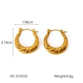 Vue détaillée des boucles d'oreilles dorées en U avec texture et dimensions - Style Rond Texture Vintage (HC-E10335)