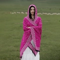 Poncho à capuche rose fuchsia de style ethnique avec motifs géométriques et franges - LM315 Ciel Étoilé - Rose