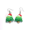 Festliche Weihnachtsbaum-Ohrringe aus Harz mit roten Hüten und Silberhaken für Damen - Weihnachtsbaum