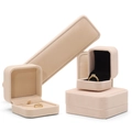 Coffret à bijoux en velours beige pour bagues et colliers avec une texture douce - Boîte à joncs 90*90*40mm / Beige