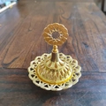Encensoir moyen-oriental doré avec motifs évidés et poignée supérieure en étoile - Anneau