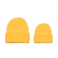 Leuchtend gelbes Strickmützen-Set für Eltern und Kinder aus weichem warmem Garn - Eltern-Kind Strickmützen Set / Gelb