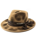 Vintage kaki fedora hoed met rook-effect, lederen band en natuurlijk veer detail - M(56-58cm) / Camel Donkerbruin Rook Distressed Stijl (04)