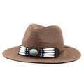 Detail van een bruine strooien fedora met etnische kralen en een turquoise siersteen - M (56-58cm) / Bruin