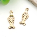 KC-Gold fischförmige Anhänger mit Hohlmusterschuppen für DIY-Schmuckdesign - Ozean Tigerbarsch (9x25mm)