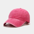 Detail der gewaschenen rosaroten Baseballkappe mit Vintage-Finish und Nähten - Verstellbar / Fuchsia