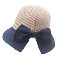 Dettaglio cappello da sole in paglia con trama a rete e grande fiocco blu navy - Regolabile / Blu navy