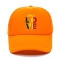 Vista frontale del cappellino trucker arancione brillante con stampa colorata one LOVE - M (56-58cm) / Arancione