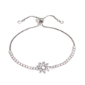 Bracelet fleurs en argent et zircons avec fermoir coulissant réglable et pierres brillantes - Style Grappe de Fleurs (Or Blanc 8)