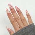 Unghie finte stiletto effetto marmo rosa con curve dorate 3D e finitura lucida - Stile di Colla con Motivo Marmo (Y-460)
