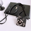 Detailansicht der schwarzen Gothic-Handytasche mit silbernem Strass-Kreuz und Punk-Schnallen - Handy-Back-Clip - Schwarz - Silbernes Kreuz