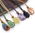 Detalle de collares de red tejidos a mano con diversos cristales de piedra natural - Blanco Roto