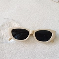 Schicke Retro-Oval-Sonnenbrille mit cremeweißem Rahmen und schwarzen Gläsern - Beige