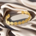 Elegant gold-plated open bangle featuring a detailed sunflower floral pattern design - f34 Daisy Linked Style / Gold
