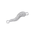 Vue macro d'un connecteur en métal argenté en forme de S avec surface texturée - Platine Zirconia Blanc