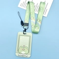 Portatarjetas de rana verde con cordón de tela a juego y diseño de arcoíris - Rana Estudiando + Cordón Largo