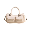 Schicke beige Boston-Tasche aus Kunstleder mit Symmetrie-Taschen und Silberdetails - Weiß