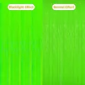 Tenda di frange verde neon con contrasto tra effetto fluorescente UV e luce normale - 1m*1m / Verde Neon Macaron