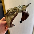 Détail d'un serre-tête vintage à motif pied-de-poule vert et grand nœud élégant - Vert (Pied-de-Poule)