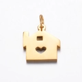 Colgante de casa dorada con diseño de corazón hueco en un fondo blanco limpio - Casita / Dorado