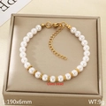 Französisches weißes Glasperlenarmband mit goldenen Trennperlen und Karabinerverschluss - 6mm (KB206993-Z) / Gold