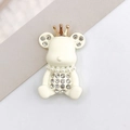 Ciondolo orsetto bianco con corona dorata, collana di perle e intarsio di strass - Bianco