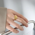 Verstelbare gouden ring in schelpvorm met stralende textuur voor een kantooruitstraling - US 6 / Goud