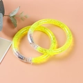 Paar gelbe LED-Acryl-Blasenarmbänder mit sichtbaren internen Leuchtkomponenten - Gelb