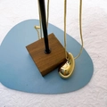 Collana con pendente a goccia dorata lucida su catena a serpente in stile minimalista - Oro