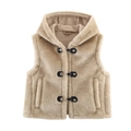 Khaki fleece vest met capuchon en zwarte houtje-touwtje sluitingen op witte achtergrond - XS / Khaki