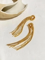 Übertriebene goldene lange Quastenohrringe mit Metallknoten und feinen Schlangenketten - Gold