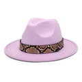 Détail d'un chapeau en laine lilas clair avec une ceinture décorative à motif serpent - M (56-58cm) / Violet Taro