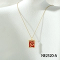 Collar tarot bañado en oro 18K con esmalte rojo, serpiente dorada y borde de circón - Estilo de Serpiente Roja (NE2520-A)