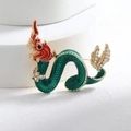 Broche dragon vintage avec émail rouge et cristaux verts sur base en métal doré - Dragon Vert avec Queue Balançante (5109284685234)
