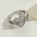 Anillo de corazón abierto plateado con micro-pavé de circonitas y banda ajustable - Corazón Chapado en Oro Blanco (JZ0211)