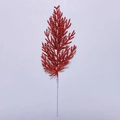 Dettaglio di rami di pino natalizio rossi glitterati per decorazione albero e feste - Rosso