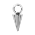 Vue macro d'un pendentif conique poli en acier inoxydable argenté avec anneau - Argenté