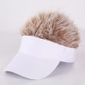 Visera blanca con peluca rizada castaño claro, gorra estilo hip-hop de moda - Ajustable / Gorra Blanca Pelo Café