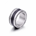 Anillo de hombre en acero de titanio con fibra de carbono negra y doble fila de circonitas - US 7 / Plata Doble Fila de Diamantes (KR47889-K)