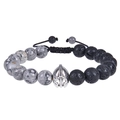 Dettaglio macro del bracciale in occhio di tigre e lava con perla a casco di spartano - Bracciale Pietra Paesaggio e Pietra Lavica