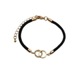Détail d'un bracelet tissé noir avec doubles anneaux entrelacés et des cristaux - Double anneaux / Noir