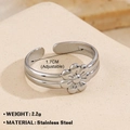 Anello regolabile in argento a forma di fiore in acciaio con diametro interno 1,7 cm - Argento / Aperto Regolabile