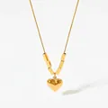 Vergoldete Edelstahl Herz-Halskette mit quadratischen Perlen auf Schlangenkette - Gold