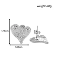 Orecchini a cuore in acciaio inossidabile argento con trama martellata e misure - Cuore Texturizzato / Argento (ER-1556 Cuore Texturizzato)